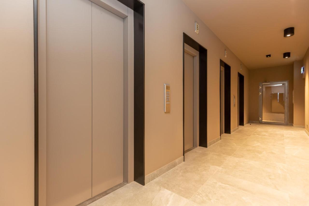 Platinum Towers Apartment With Parking By Renters Prestige Warschau Buitenkant foto